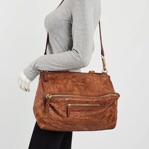 Medium Givenchy pandora size30 cm wide16 cm wideHeight 19 cm EUC